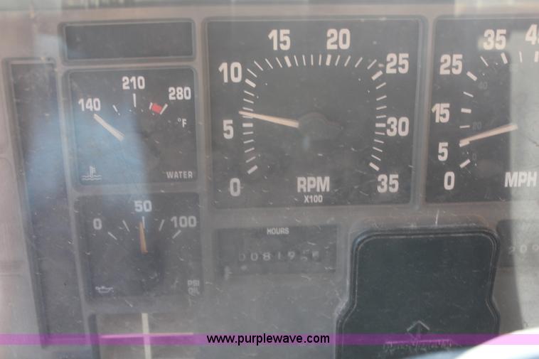 image for item H6798 1999 International 4900 dump truck