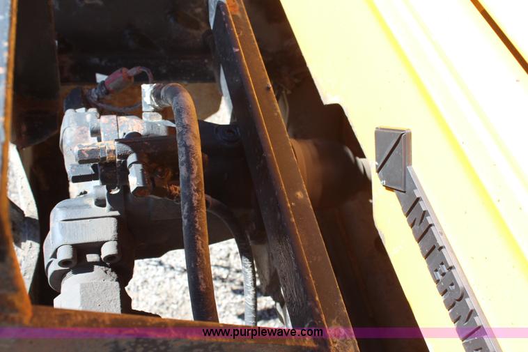 image for item H6798 1999 International 4900 dump truck