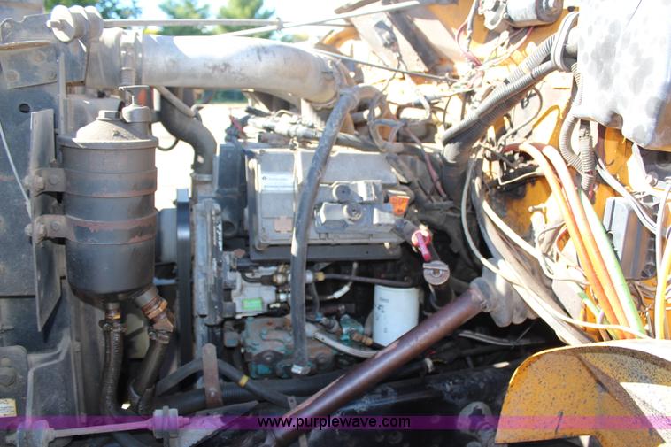 image for item H6798 1999 International 4900 dump truck