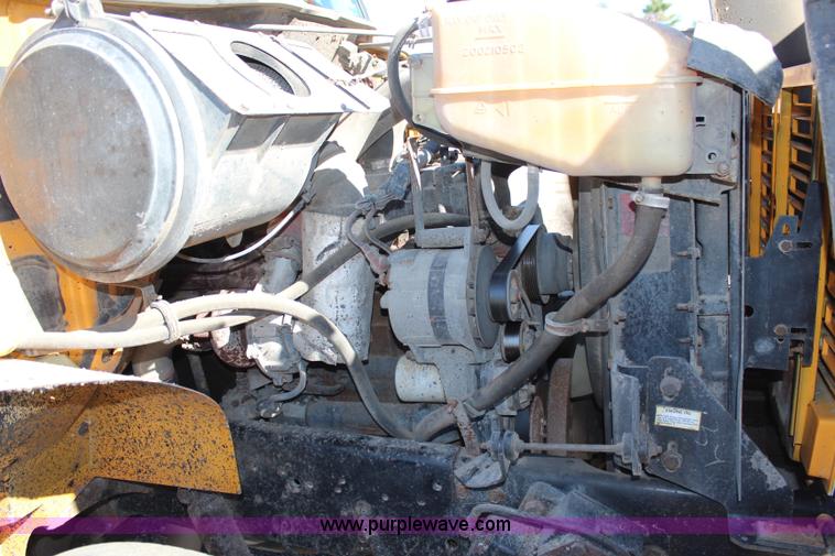 image for item H6798 1999 International 4900 dump truck