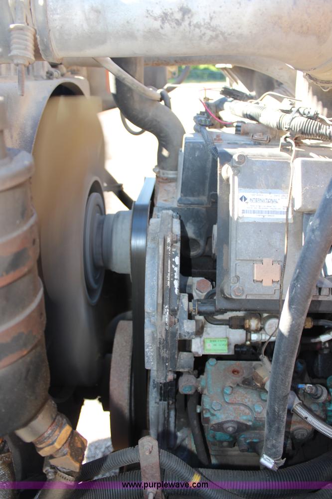 image for item H6798 1999 International 4900 dump truck