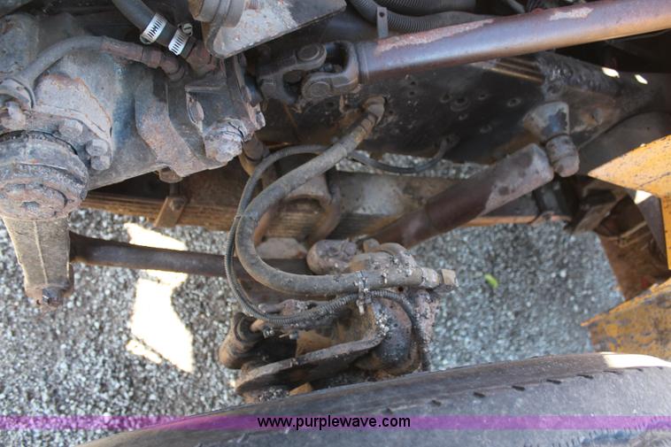 image for item H6798 1999 International 4900 dump truck