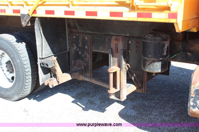 image for item H6798 1999 International 4900 dump truck