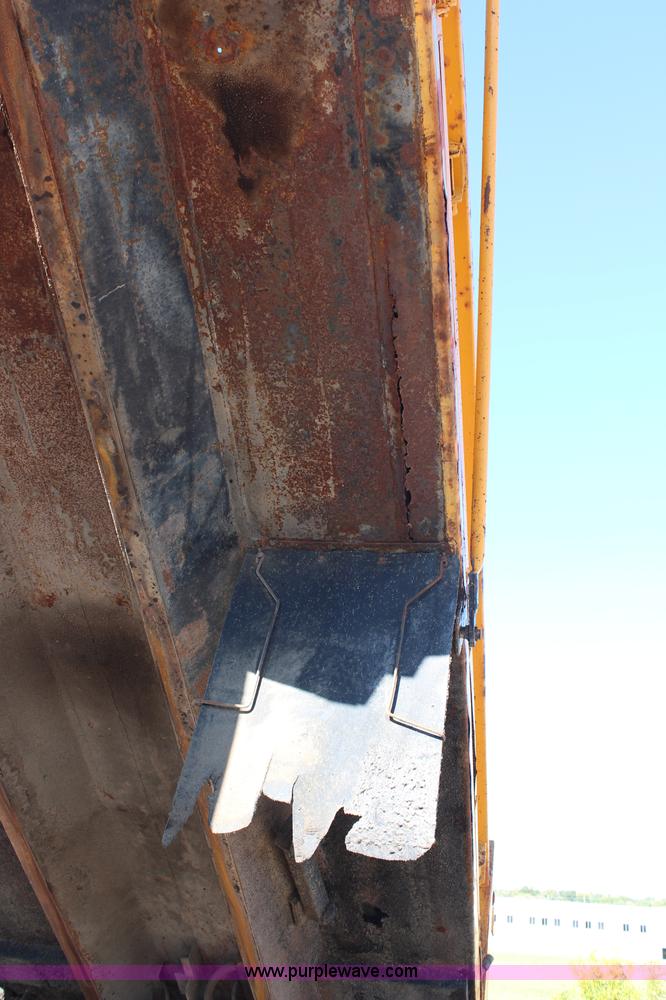 image for item H6798 1999 International 4900 dump truck