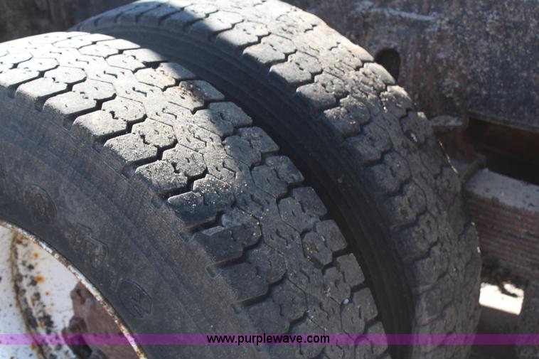 image for item H6798 1999 International 4900 dump truck