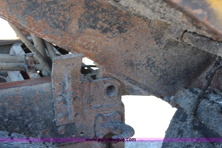 image for item H6798 1999 International 4900 dump truck