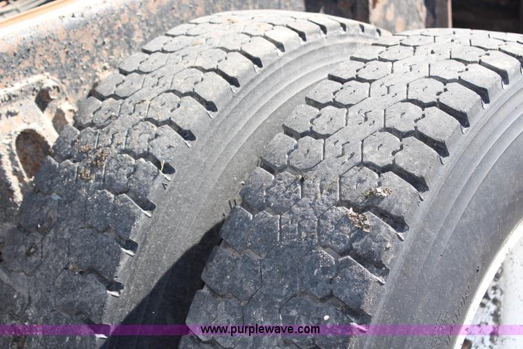 image for item H6798 1999 International 4900 dump truck