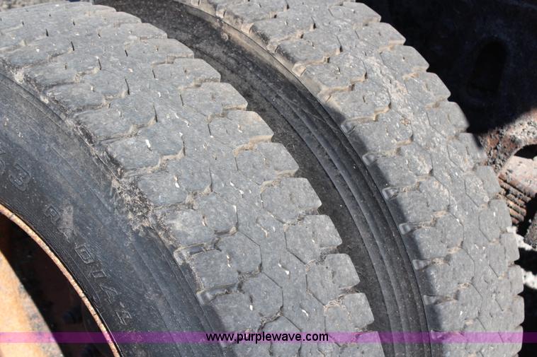 image for item H6798 1999 International 4900 dump truck