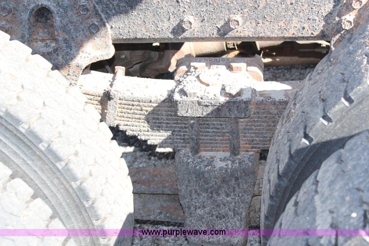 image for item H6798 1999 International 4900 dump truck