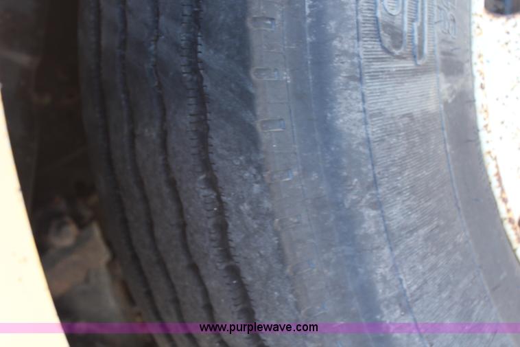 image for item H6798 1999 International 4900 dump truck