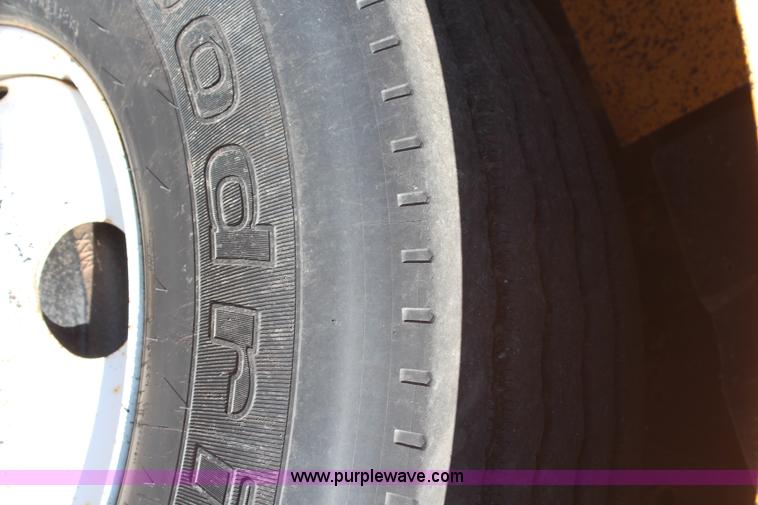 image for item H6798 1999 International 4900 dump truck