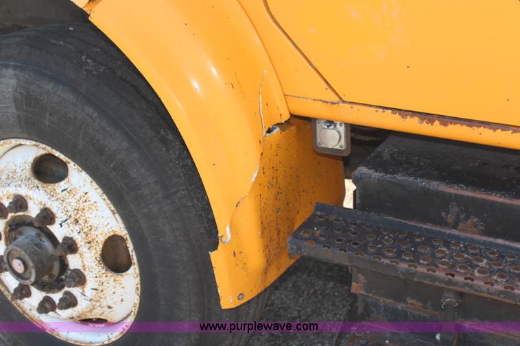 image for item H6798 1999 International 4900 dump truck