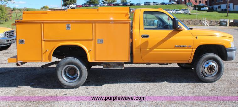 image for item H6810 2002 Dodge Ram 3500 utility truck