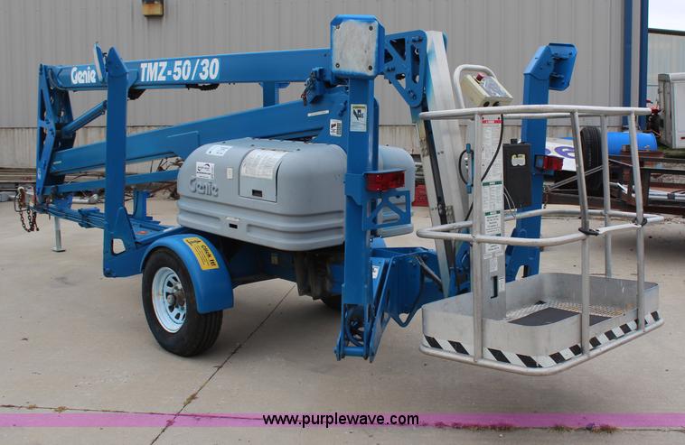 image for item H6871 2000 Genie TMZ-50\30 towable boom lift