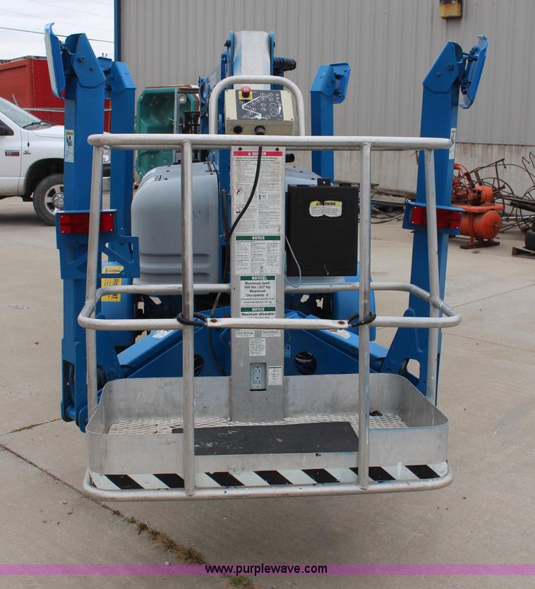 image for item H6871 2000 Genie TMZ-50\30 towable boom lift