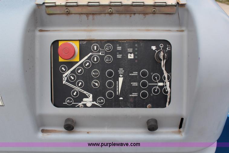 image for item H6871 2000 Genie TMZ-50\30 towable boom lift