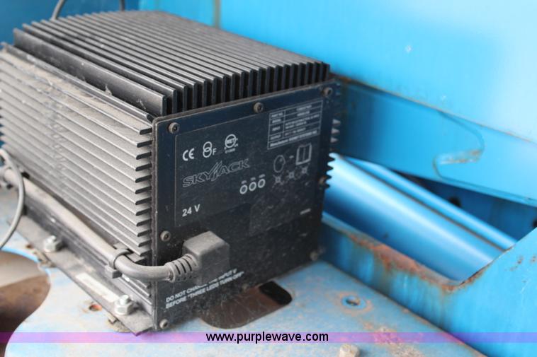 image for item H6871 2000 Genie TMZ-50\30 towable boom lift