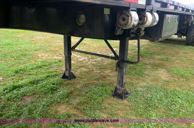 image for item A4976 2006 Lufkin FL-II 46' flatbed trailer