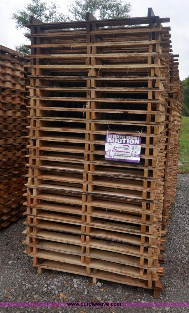 image for item A4981 (200) wood pallets