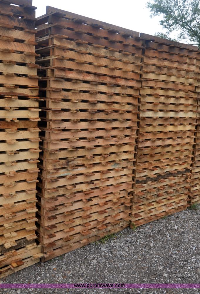 image for item A4981 (200) wood pallets