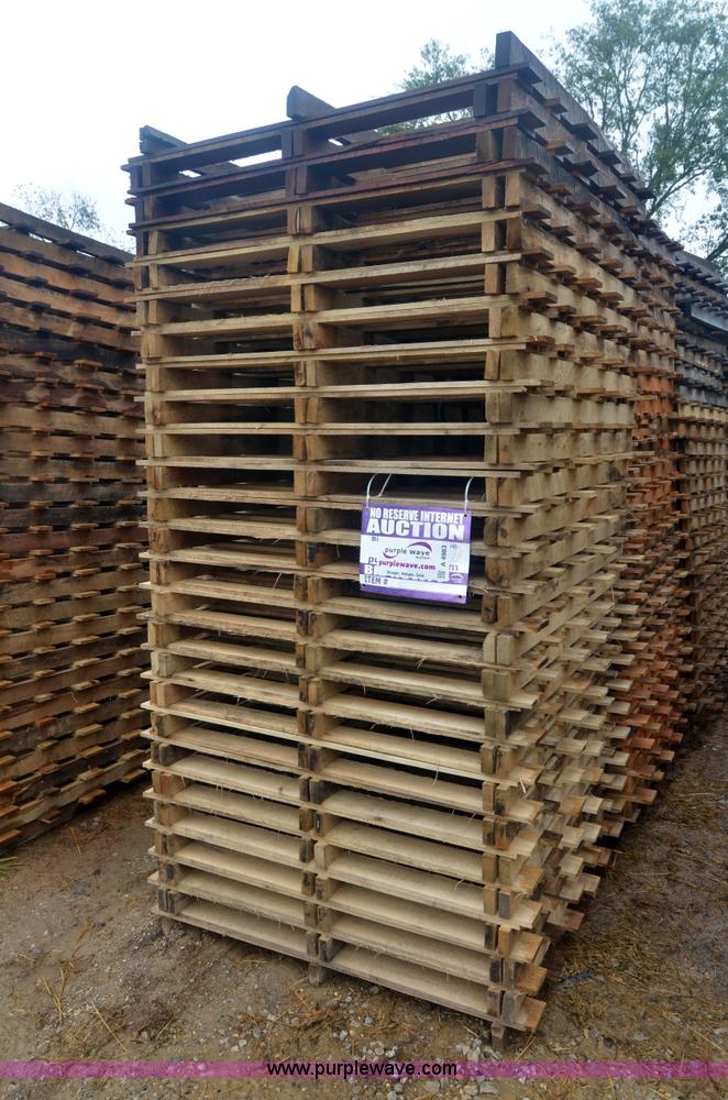 image for item A4983 (200) wood pallets