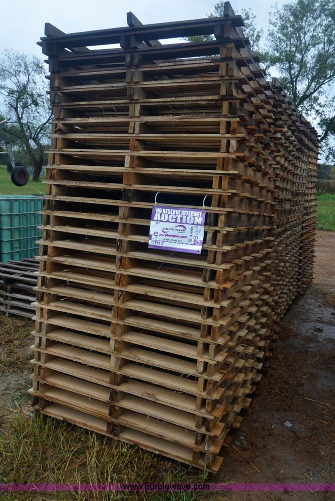 image for item A4984 (200) wood pallets