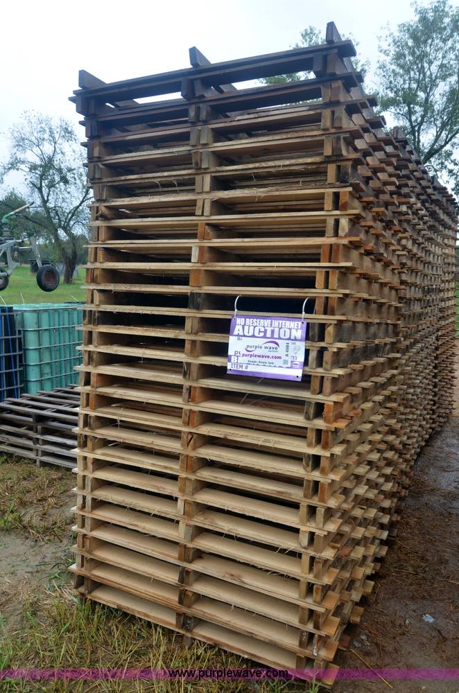 image for item A4984 (200) wood pallets
