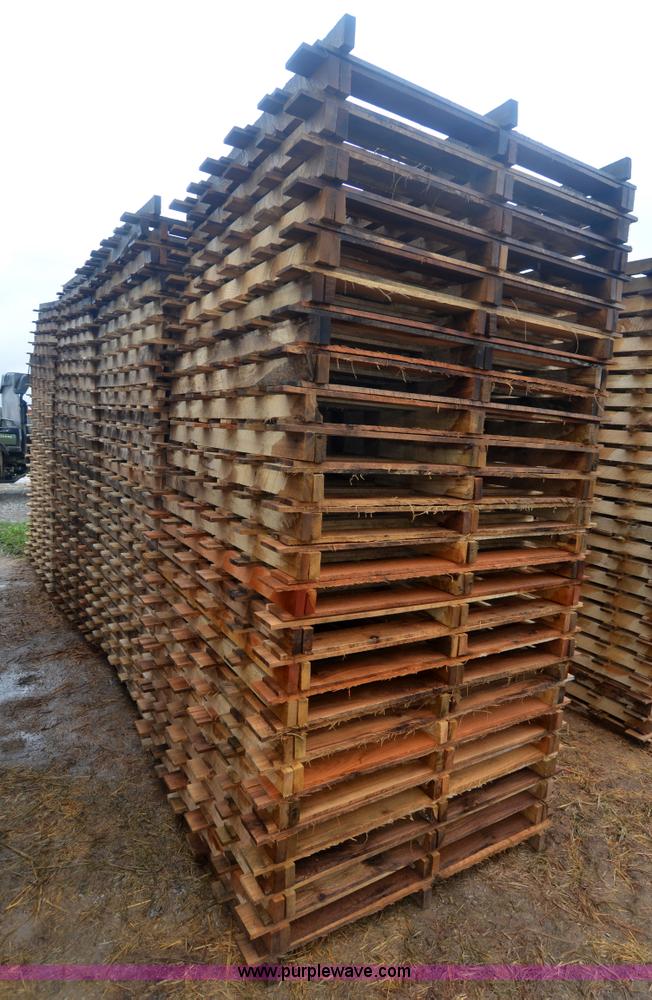 image for item A4984 (200) wood pallets