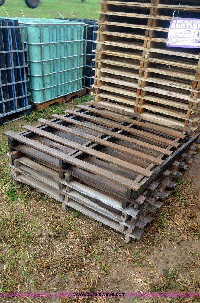 image for item A4985 (112) wood pallets