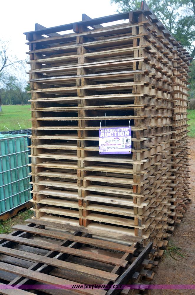 image for item A4985 (112) wood pallets