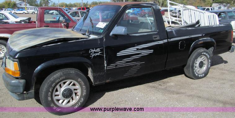 image for item G9742 1993 Dodge Dakota pickup truck