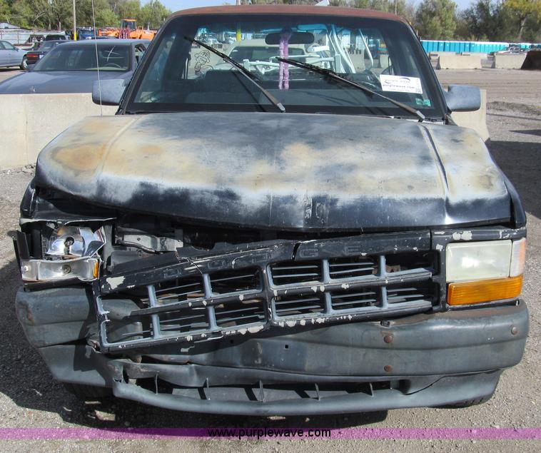 image for item G9742 1993 Dodge Dakota pickup truck