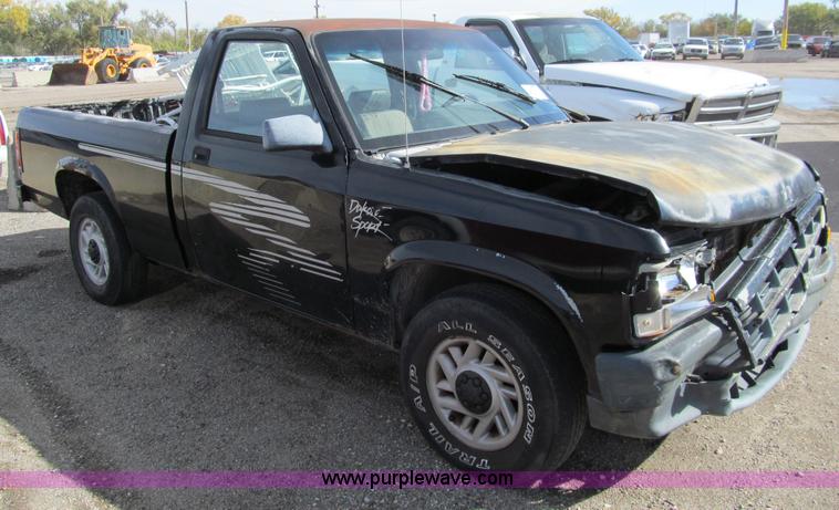 image for item G9742 1993 Dodge Dakota pickup truck