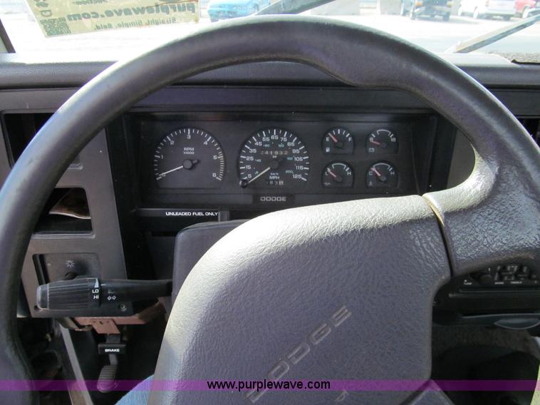 image for item G9742 1993 Dodge Dakota pickup truck