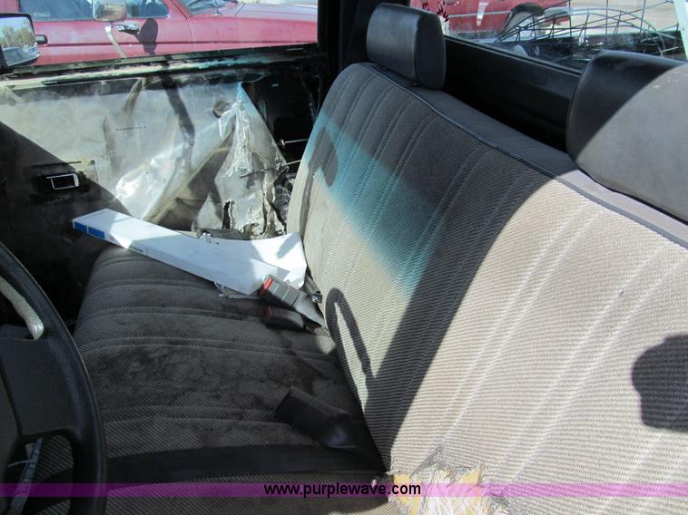 image for item G9742 1993 Dodge Dakota pickup truck