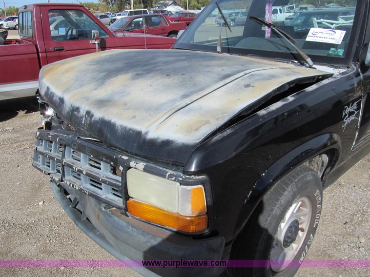 image for item G9742 1993 Dodge Dakota pickup truck