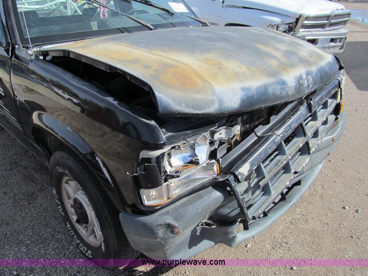 image for item G9742 1993 Dodge Dakota pickup truck