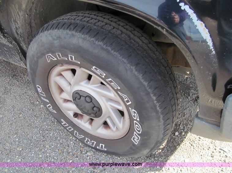 image for item G9742 1993 Dodge Dakota pickup truck