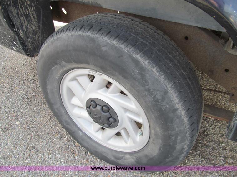 image for item G9742 1993 Dodge Dakota pickup truck