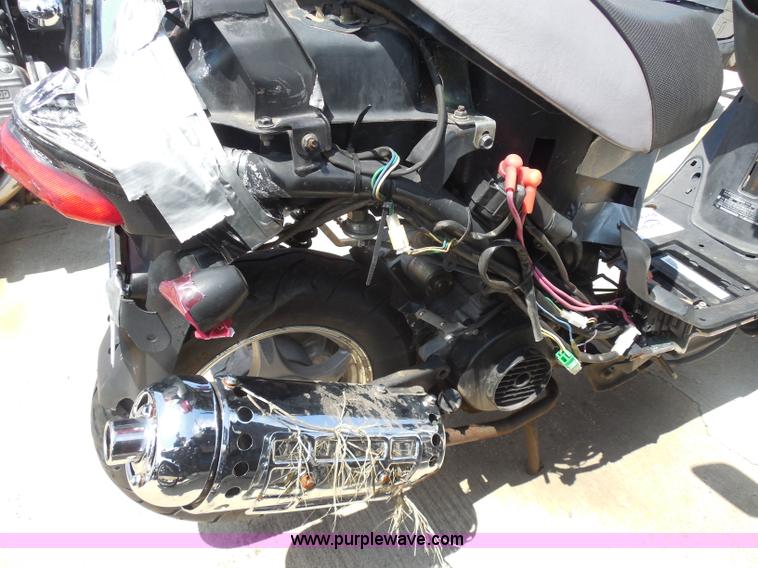 image for item H9830 2009 Trow moped