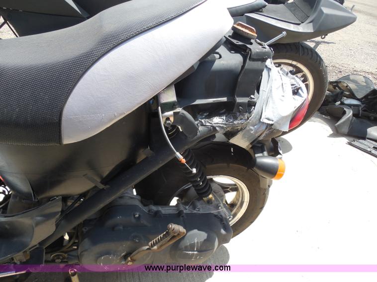 image for item H9830 2009 Trow moped