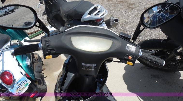 image for item H9830 2009 Trow moped