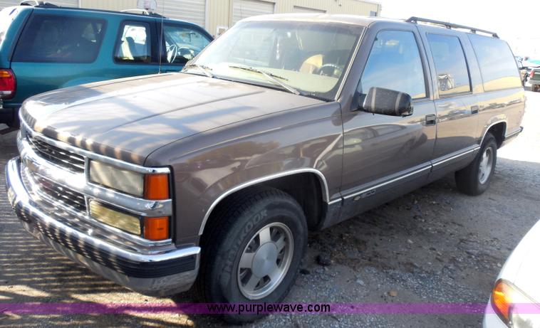 image for item I1271 1997 Chevrolet Suburban 1500 SUV