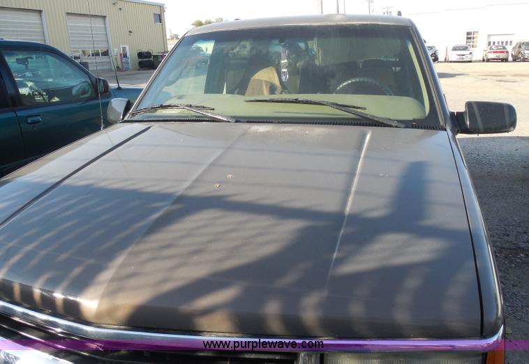 image for item I1271 1997 Chevrolet Suburban 1500 SUV