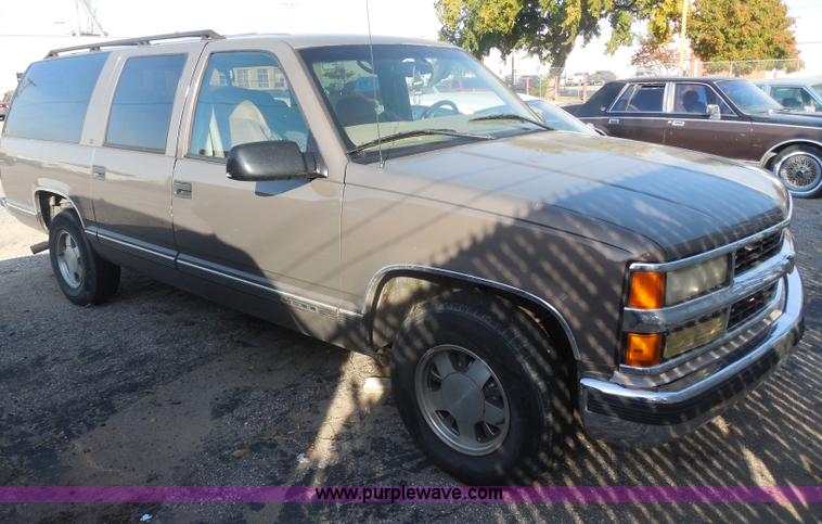 image for item I1271 1997 Chevrolet Suburban 1500 SUV