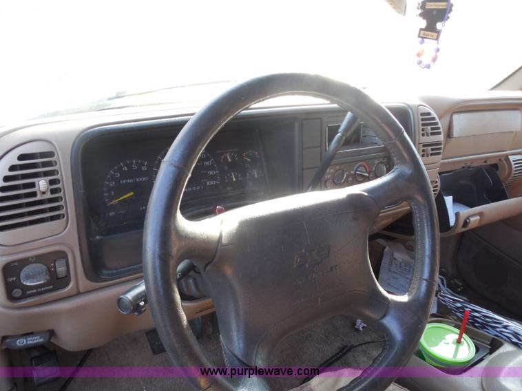 image for item I1271 1997 Chevrolet Suburban 1500 SUV