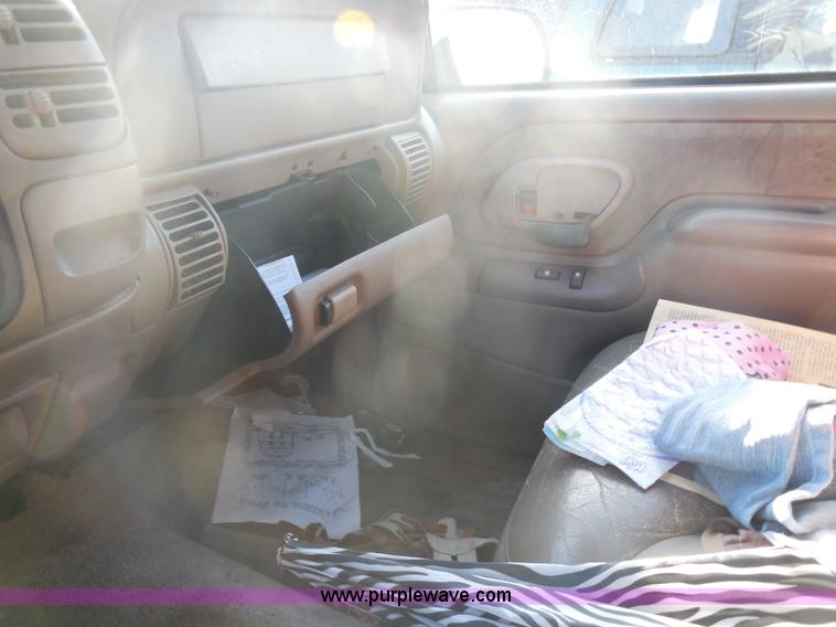 image for item I1271 1997 Chevrolet Suburban 1500 SUV