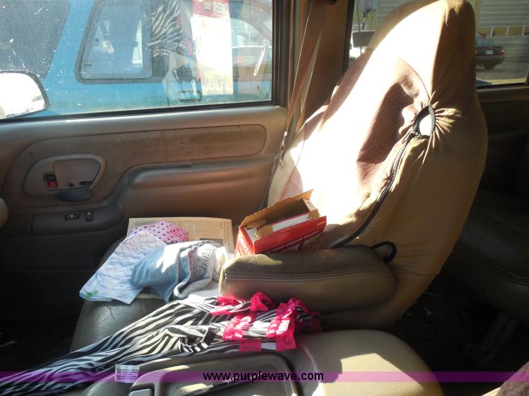 image for item I1271 1997 Chevrolet Suburban 1500 SUV