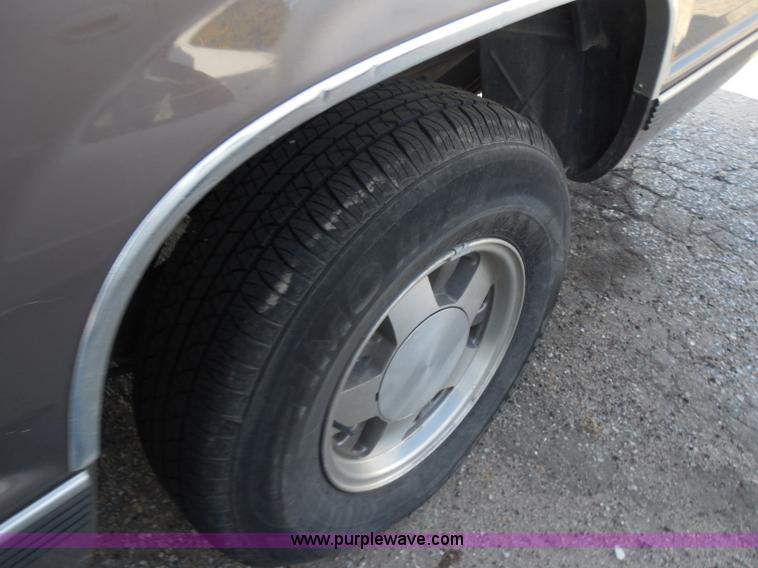image for item I1271 1997 Chevrolet Suburban 1500 SUV
