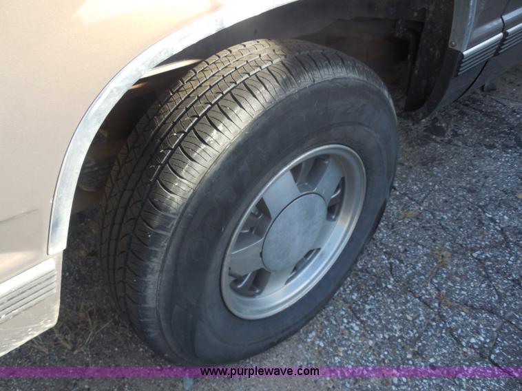 image for item I1271 1997 Chevrolet Suburban 1500 SUV